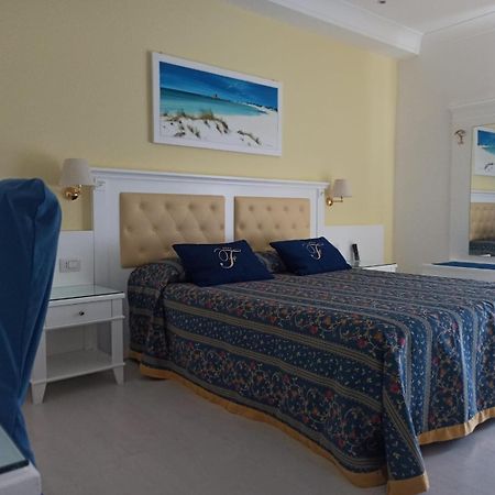 Falli Exclusive Rooms And Breakfast -Con Parcheggio Privato E Gratuito- ポルト・チェザーレオ エクステリア 写真