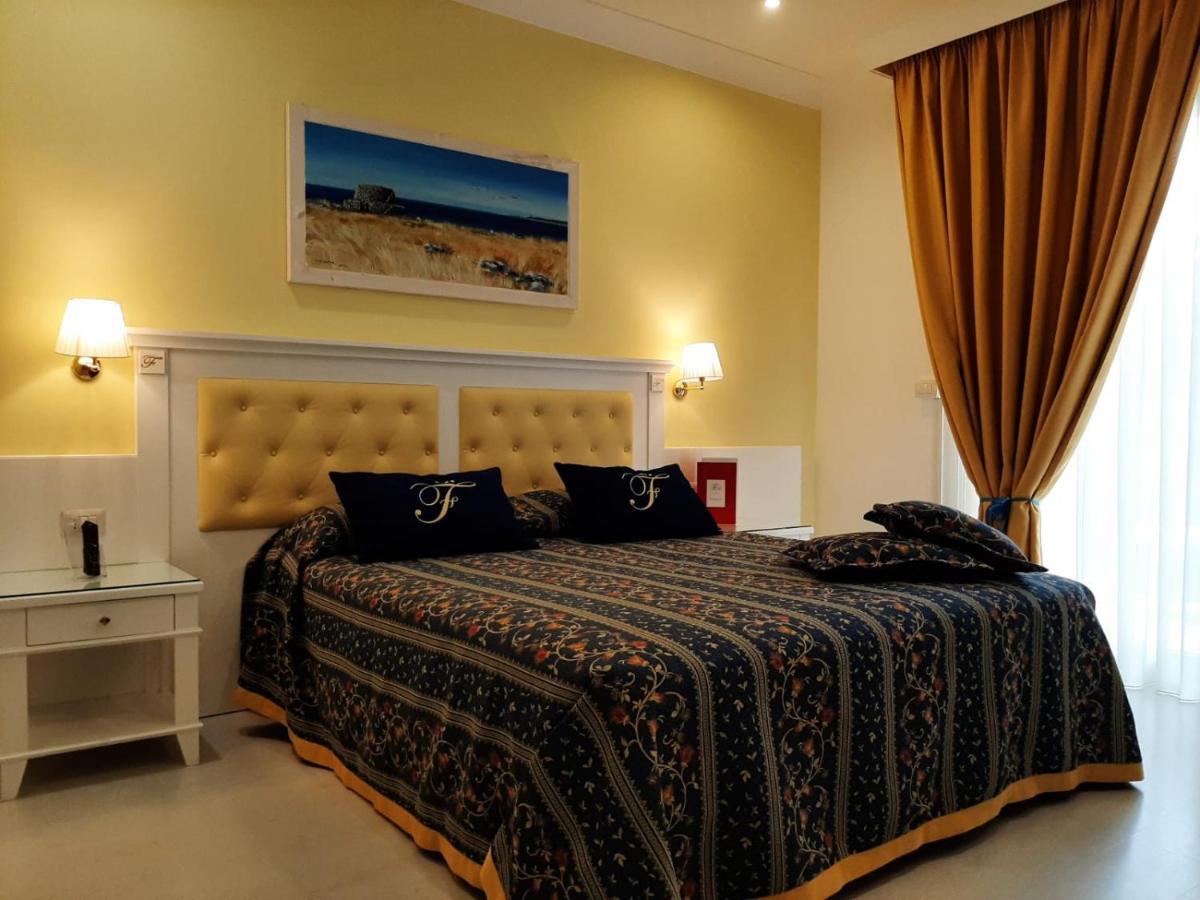 Falli Exclusive Rooms And Breakfast -Con Parcheggio Privato E Gratuito- ポルト・チェザーレオ エクステリア 写真