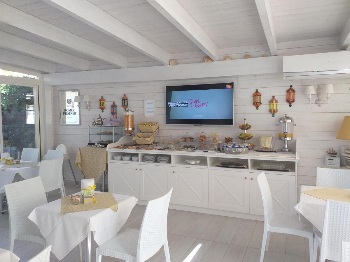 Falli Exclusive Rooms And Breakfast -Con Parcheggio Privato E Gratuito- ポルト・チェザーレオ エクステリア 写真