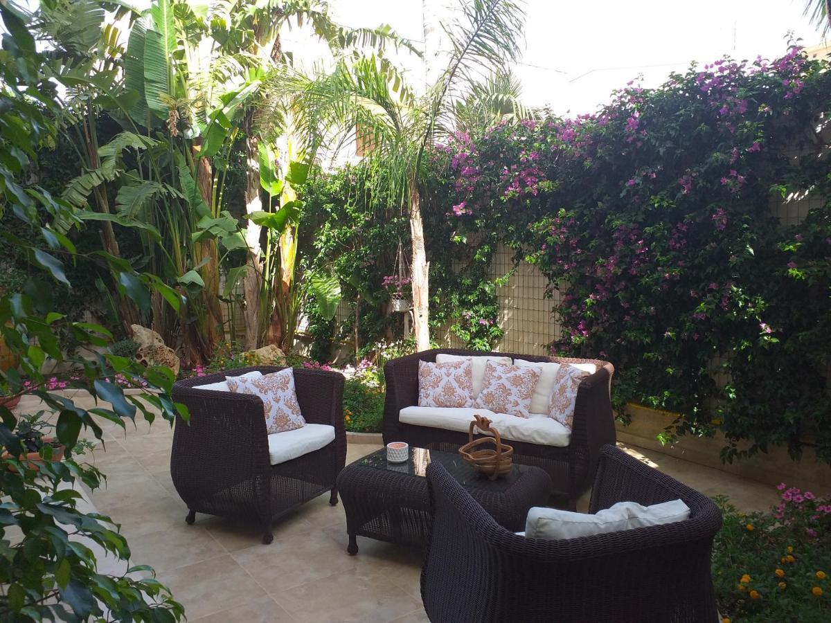 Falli Exclusive Rooms And Breakfast -Con Parcheggio Privato E Gratuito- ポルト・チェザーレオ エクステリア 写真