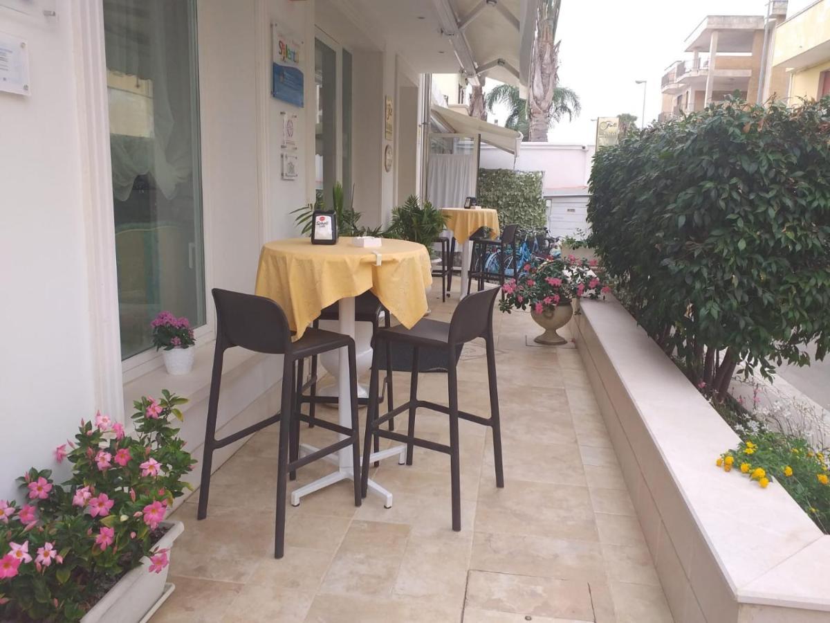 Falli Exclusive Rooms And Breakfast -Con Parcheggio Privato E Gratuito- ポルト・チェザーレオ エクステリア 写真