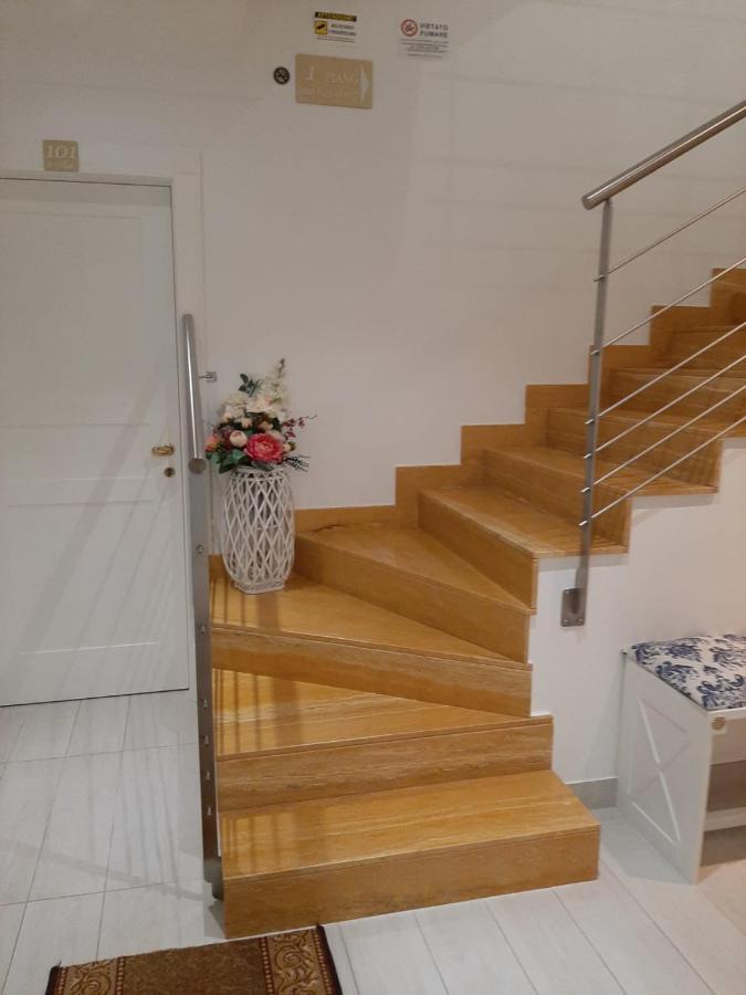 Falli Exclusive Rooms And Breakfast -Con Parcheggio Privato E Gratuito- ポルト・チェザーレオ エクステリア 写真