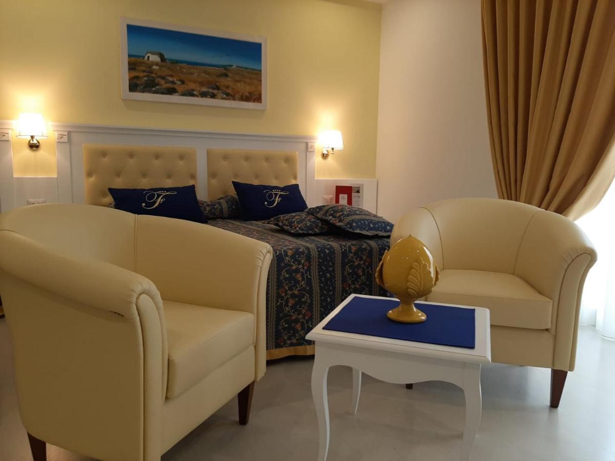 Falli Exclusive Rooms And Breakfast -Con Parcheggio Privato E Gratuito- ポルト・チェザーレオ エクステリア 写真