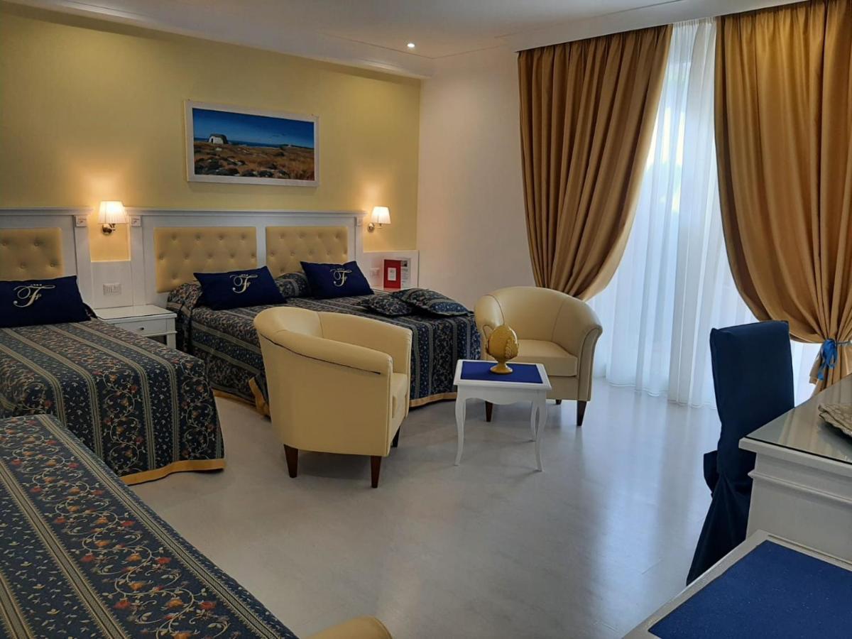 Falli Exclusive Rooms And Breakfast -Con Parcheggio Privato E Gratuito- ポルト・チェザーレオ エクステリア 写真