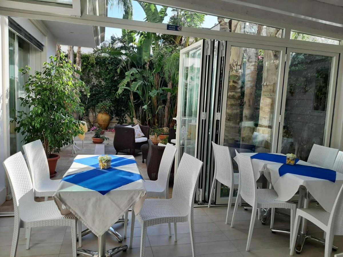 Falli Exclusive Rooms And Breakfast -Con Parcheggio Privato E Gratuito- ポルト・チェザーレオ エクステリア 写真