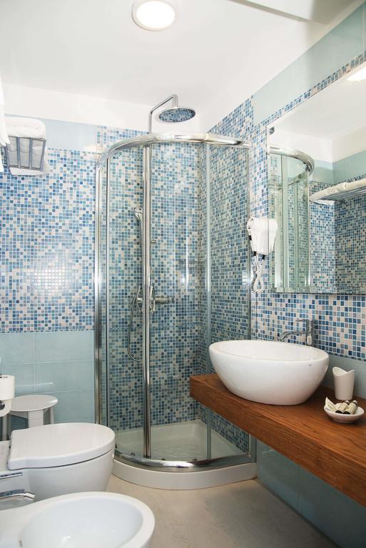Falli Exclusive Rooms And Breakfast -Con Parcheggio Privato E Gratuito- ポルト・チェザーレオ 部屋 写真
