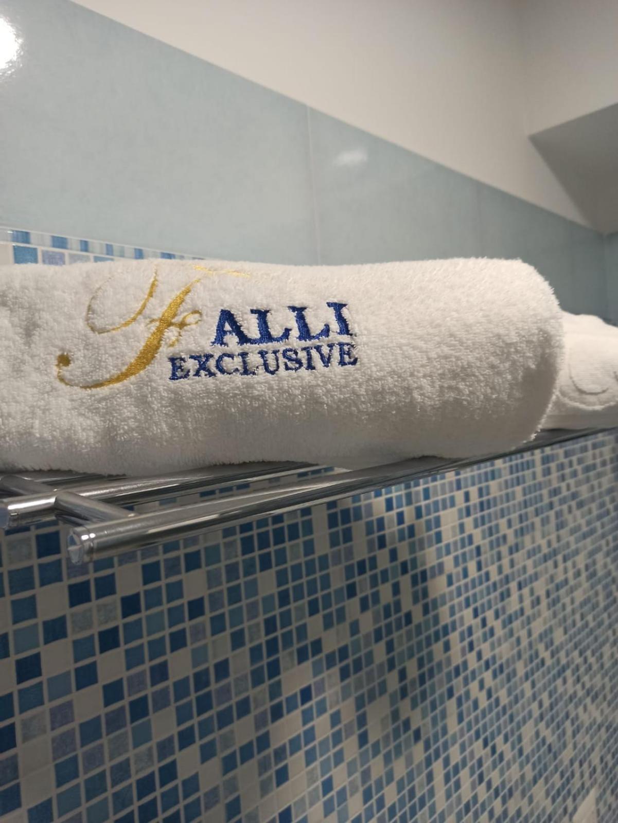 Falli Exclusive Rooms And Breakfast -Con Parcheggio Privato E Gratuito- ポルト・チェザーレオ エクステリア 写真