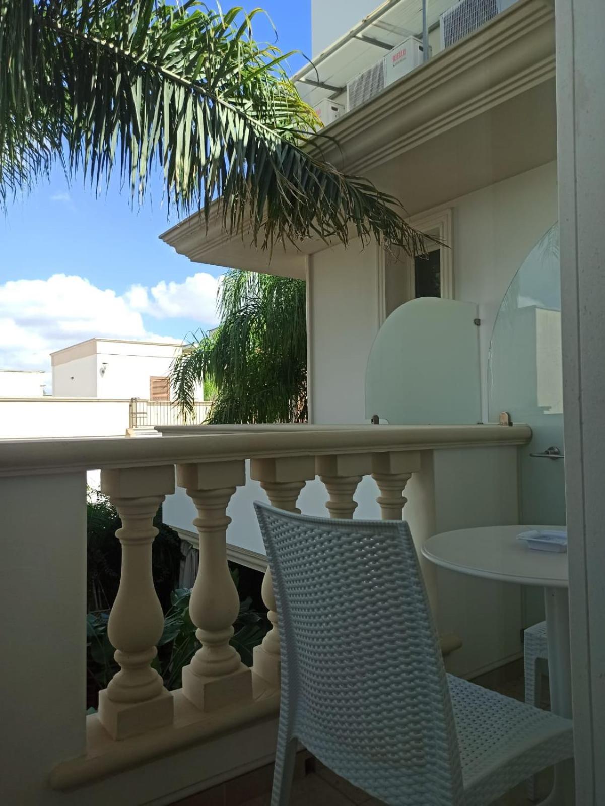 Falli Exclusive Rooms And Breakfast -Con Parcheggio Privato E Gratuito- ポルト・チェザーレオ エクステリア 写真