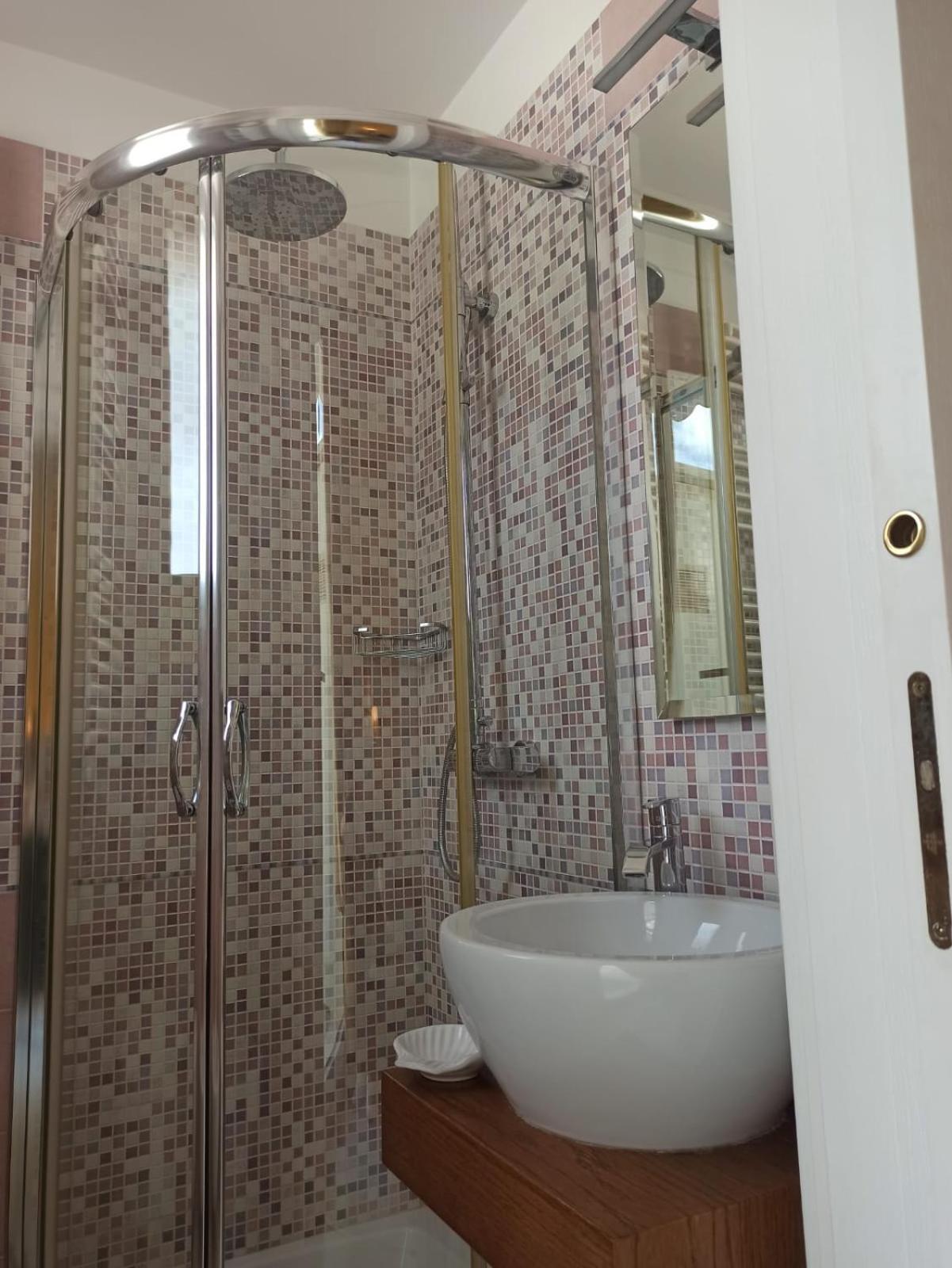 Falli Exclusive Rooms And Breakfast -Con Parcheggio Privato E Gratuito- ポルト・チェザーレオ エクステリア 写真