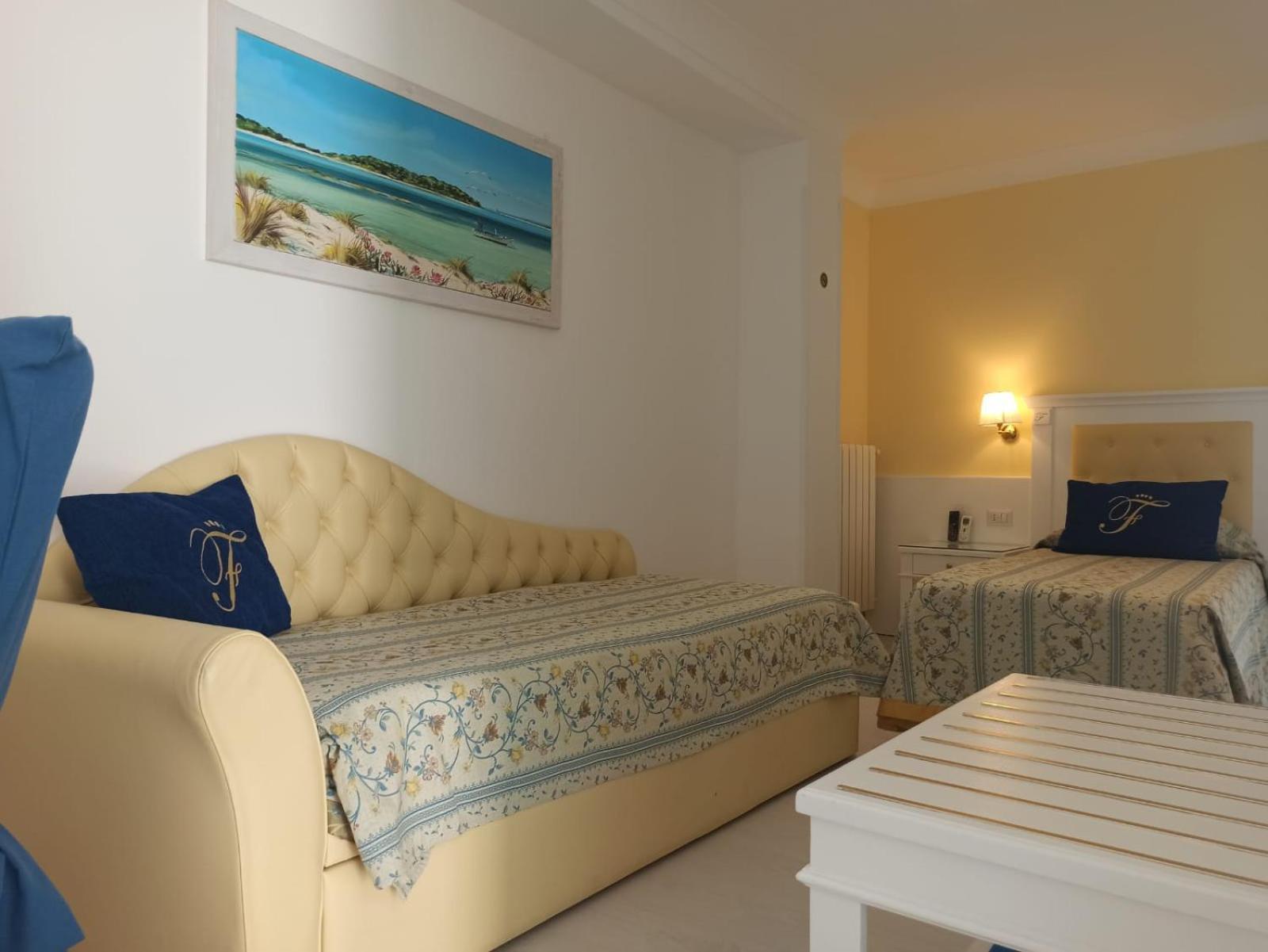 Falli Exclusive Rooms And Breakfast -Con Parcheggio Privato E Gratuito- ポルト・チェザーレオ エクステリア 写真