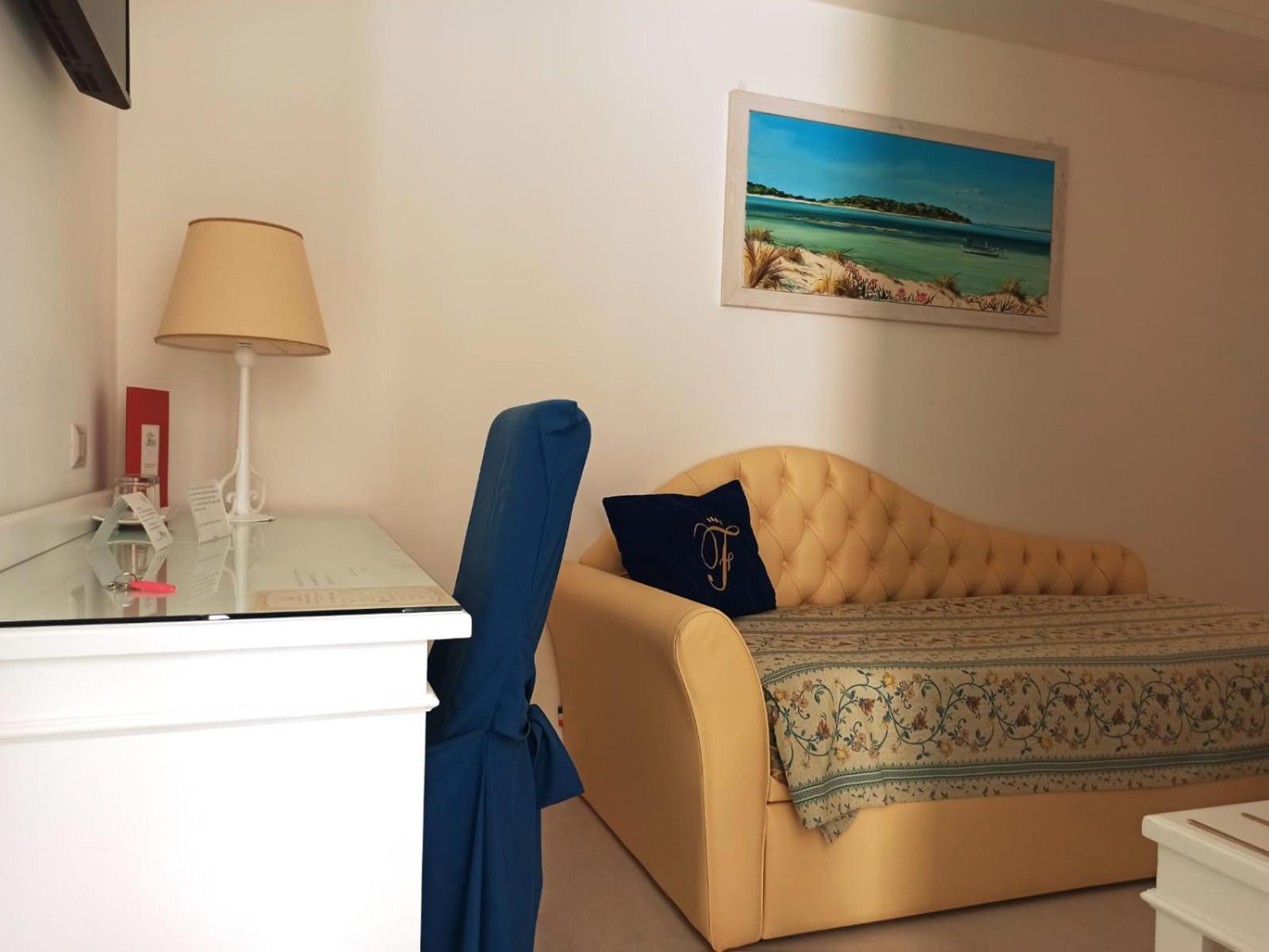 Falli Exclusive Rooms And Breakfast -Con Parcheggio Privato E Gratuito- ポルト・チェザーレオ エクステリア 写真