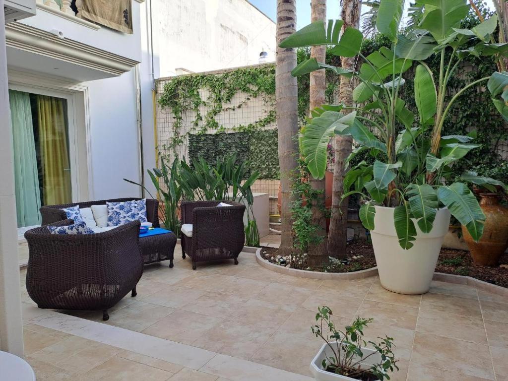 Falli Exclusive Rooms And Breakfast -Con Parcheggio Privato E Gratuito- ポルト・チェザーレオ エクステリア 写真